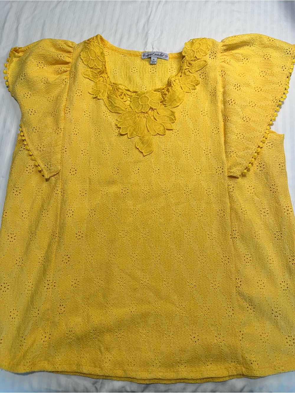 Sweet Violet size XL Yellow Floral-Applique Flutter Sleeve‎ Blouse
